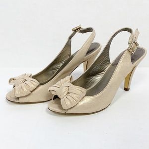 Mootsie Tootsies Formal Bow Gold Heels Slingbacks